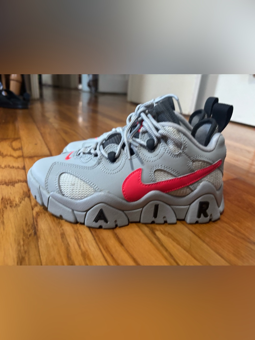 Nike Kids Light Gray Sneakers with Pink Swoosh